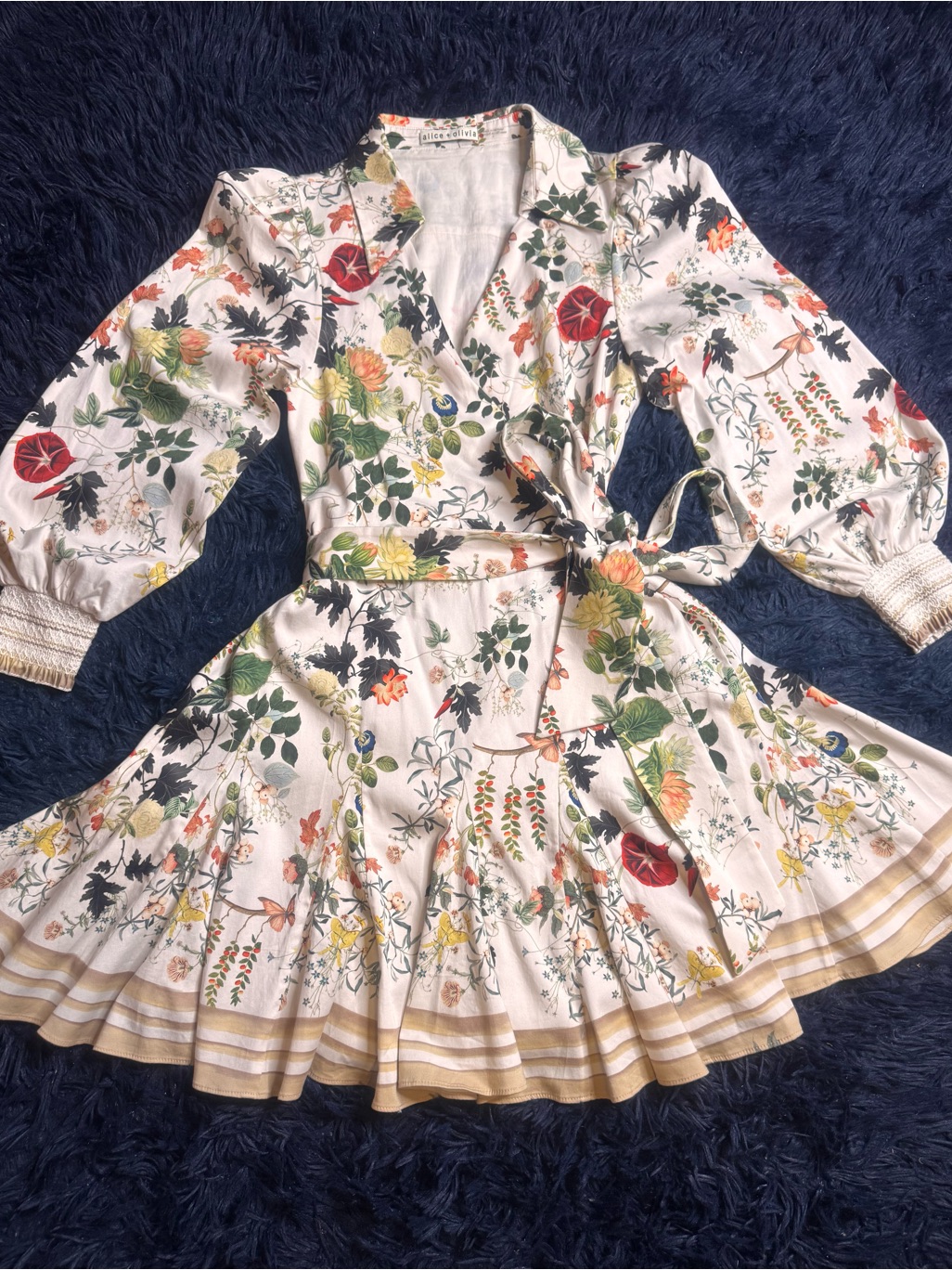 Alice + Olivia Alisa Wrap Godet A-Line Mini Dress. Size 6